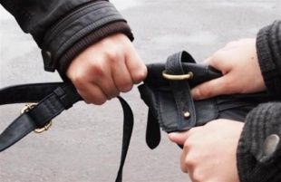 56-летняя амчанка стала жертвой уличного ограбления
