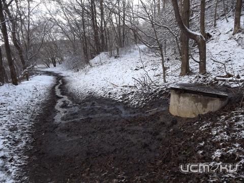 Детям приходится ходить в школу по канализационной жиже
