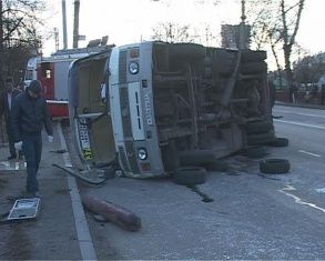 "Родились в рубашке". В Орле перевернулся автобус с пассажирами 