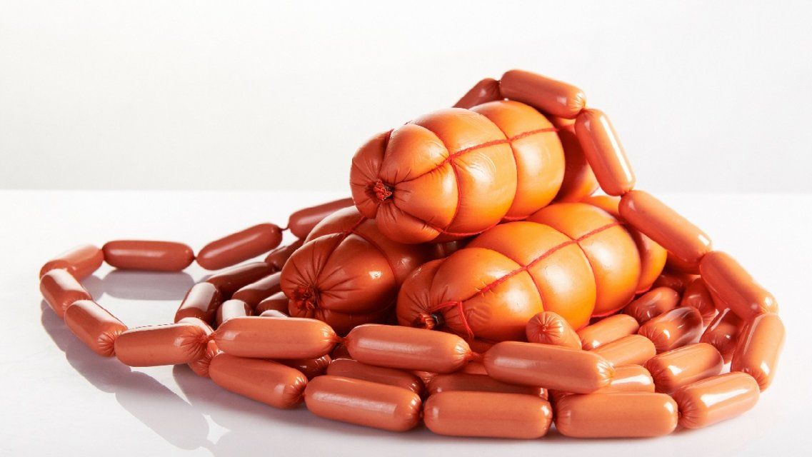 Белорус торговал в Ливнах подозрительными сосисками и колбасой