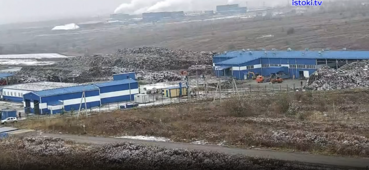 Мусорный завод сам утопает в мусоре. Апокалиптичная картина развертывается в заповедной балке Непрец в Орле