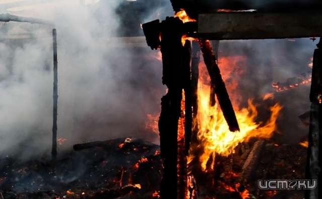 В Кромском районе по неизвестным причинам произошло возгорание сарая
