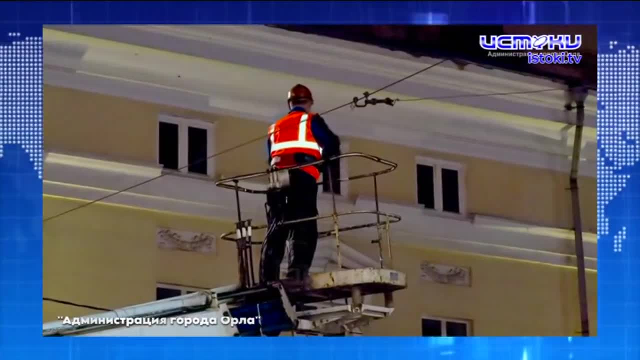 Орловская "Спецавтобаза" приводит в порядок территорию возле Гостиной,1