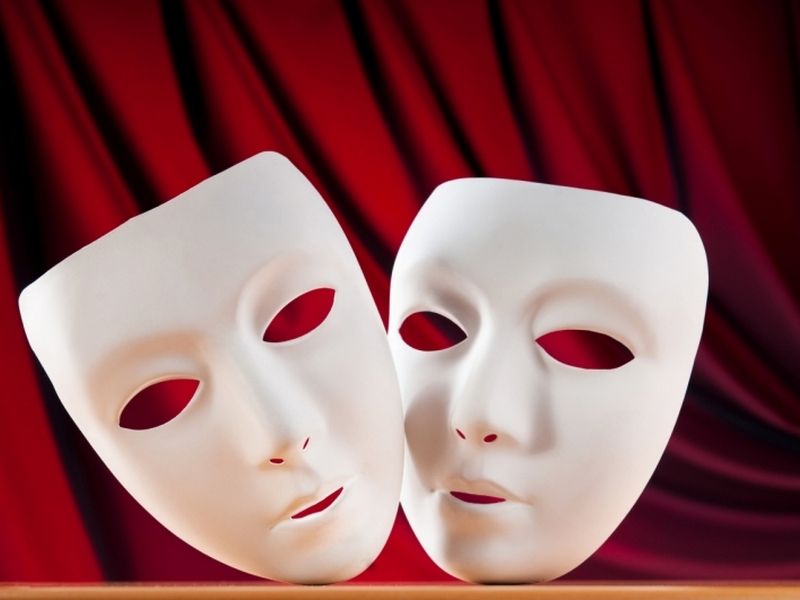 Фестиваль "Бархат кулис" завершится театральным балом