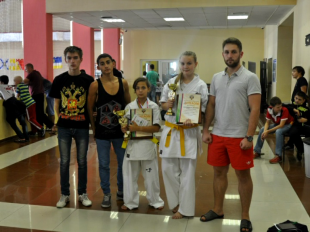 Две сочинские бронзы привезли орловские каратистки