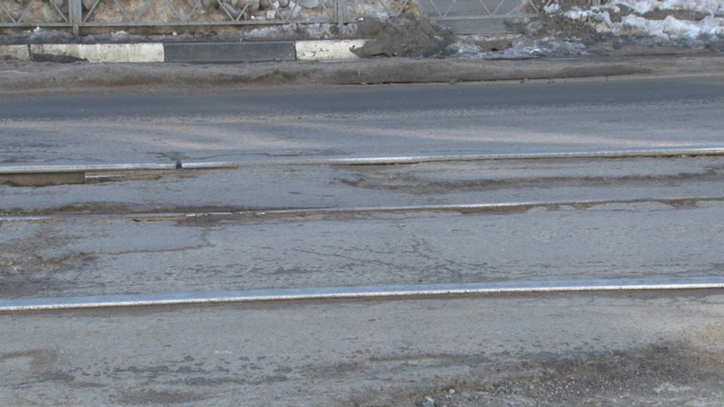 Не выдерживают критики: из-за ям в Орле ограничили движение по разбитым дорогам