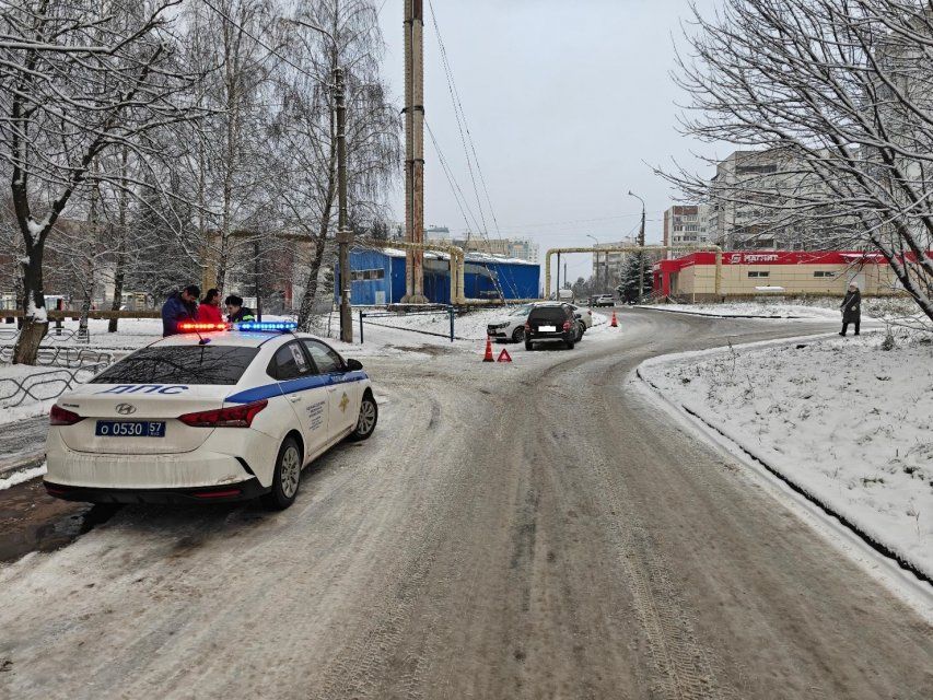 В Орле водитель «Лады» сбил пешехода, а потом протаранил легковушку