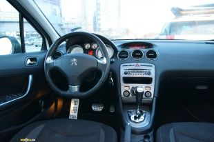 В Орле горел автомобиль «Пежо»