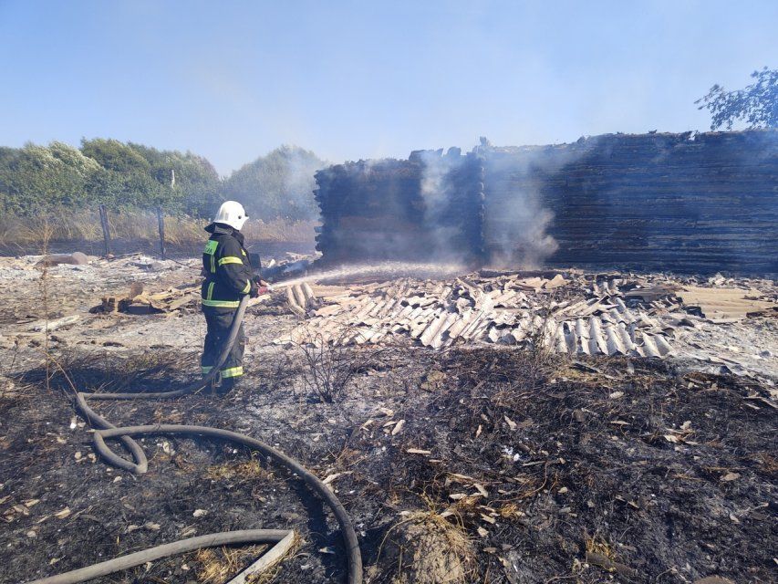 Из-за пала сухостоя под Орлом сгорел дом