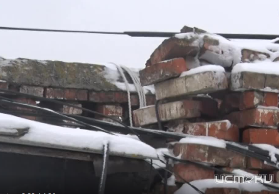 Директор УК «Содействие» и мэр Орла Юрий Парахин получили представления от прокуратуры за затягивание сроков капремонта крыши дома №18 по ул. Сурена-Шаумяна