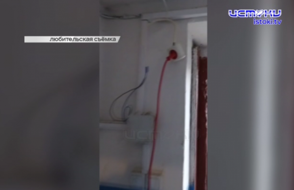 Орловчане пожаловались на коммунистов, которые воруют электроэнергию из подъезда. Видео
