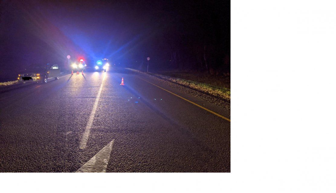 Из автомобиля бизнес-класса выпала девушка. Ее отправили в реанимацию