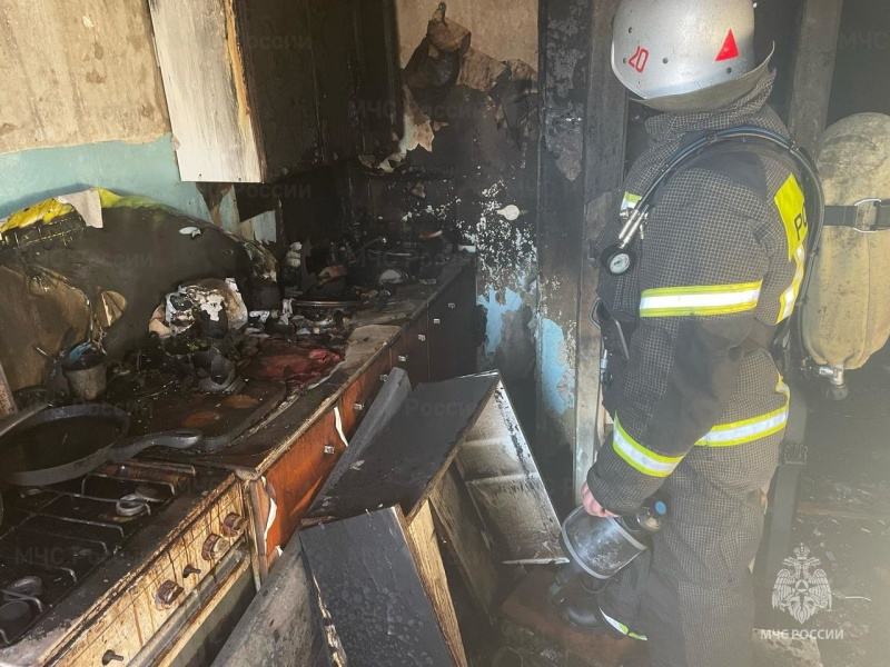 За минувшие сутки 8 выездов совершили сотрудники МЧС: пожары, спасение кота и трагедия в Орловской области