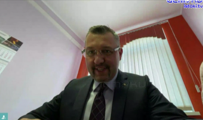 Цены повышают, акции отменяют. Во время онлайн эфира глава промышленности и торговли региона Максим Петров пытался на примере торта «Наполеон» объяснить почему повышается стоимость на товары российского производства