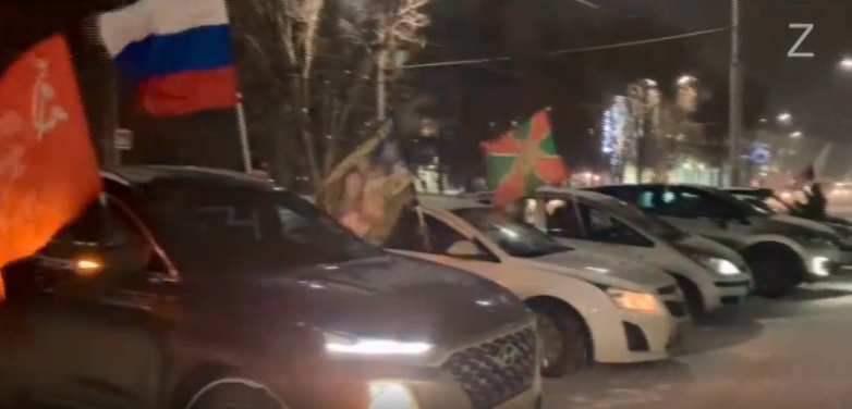 По улицам города проехала колонна из 50 машин. Орел присоединился к Всероссийской акции в поддержку спецоперации на Украине