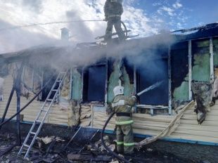 В Орловской области горели дом, гараж и автомобиль