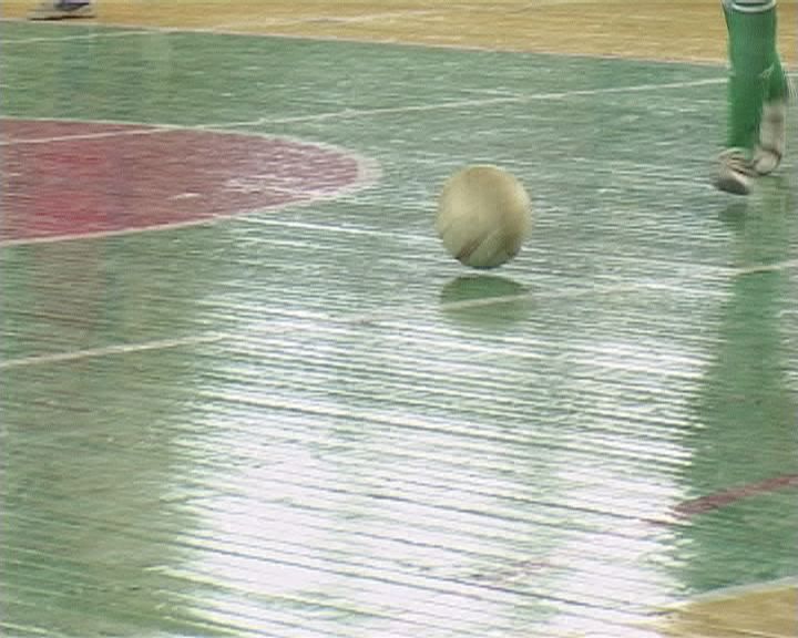 Мини-футболистки побеждают всех