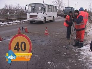 Не страшны тебе ни дождь, ни слякоть! В Орле ямочный ремонт продолжается.