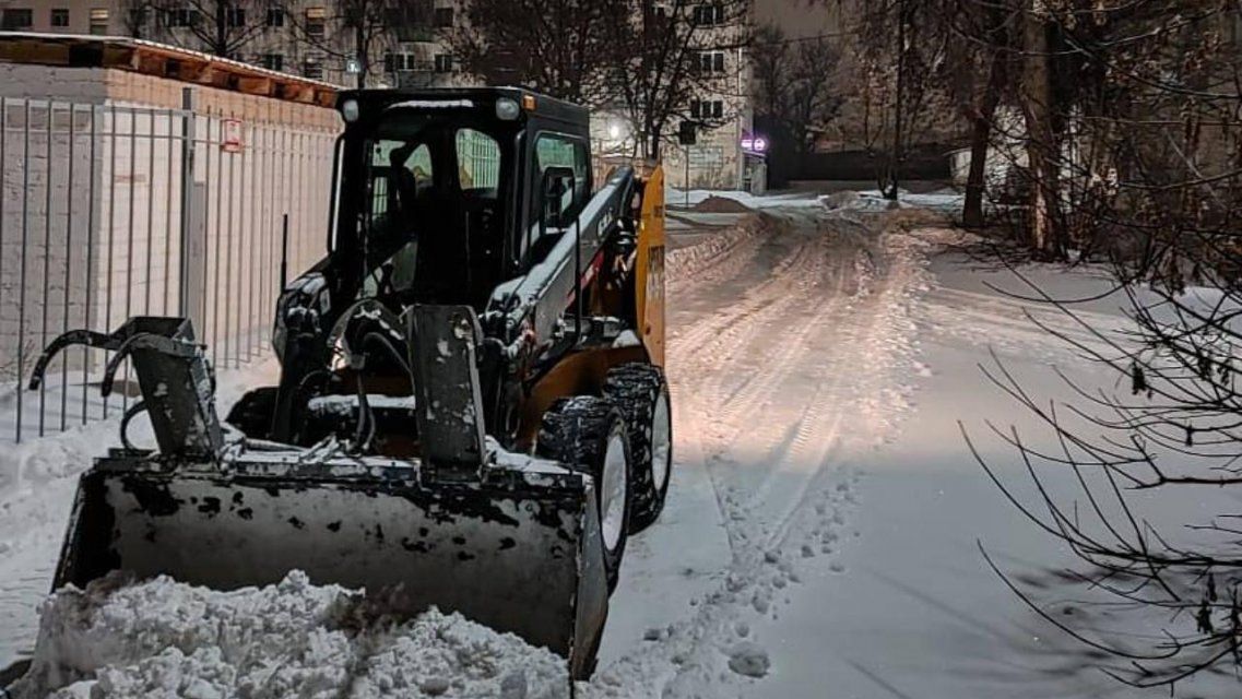 Минувшей ночью Орел убирали 63 единицы техники