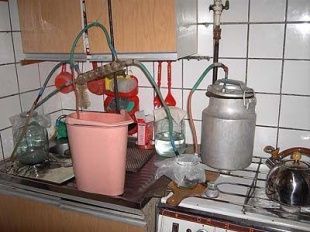 Жительница Кромского района выплатит штраф за самогоноварение