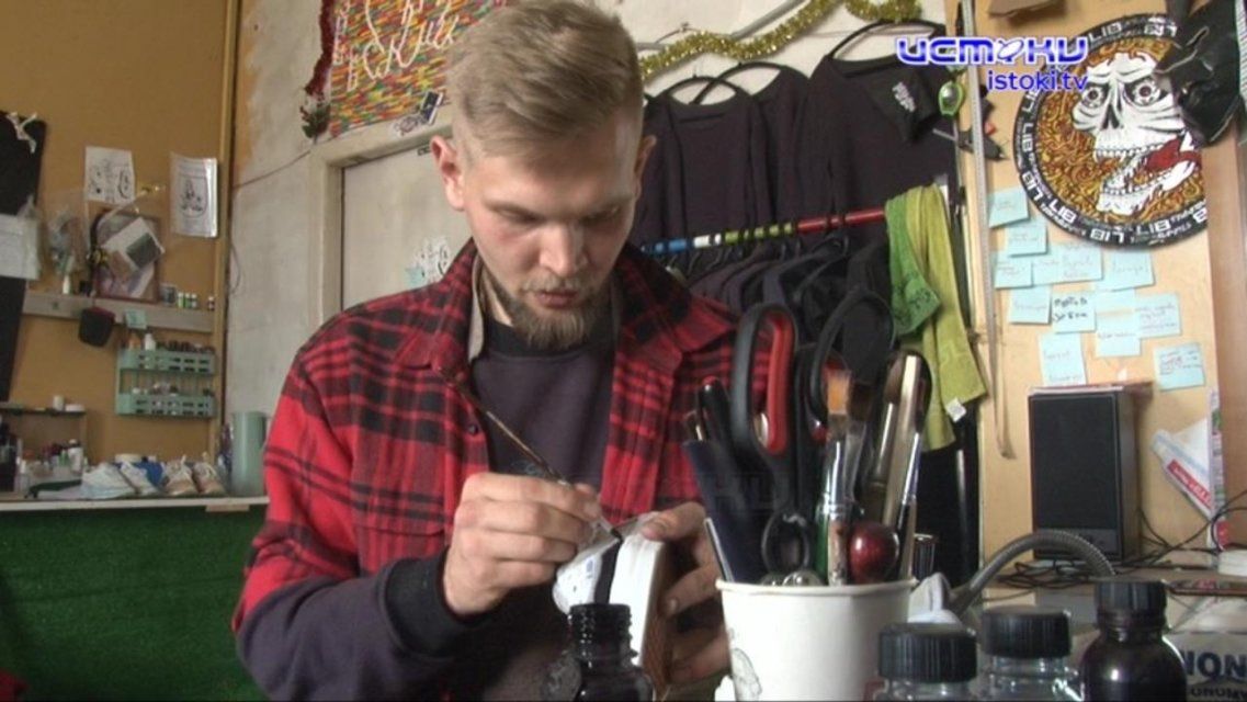 Мастерская чудес: орловский реставратор показал, как вдыхает новую жизнь в старую обувь