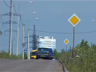 Дорога повышенной опасности, или как соблюдают ПДД водители по ул. Березовая 