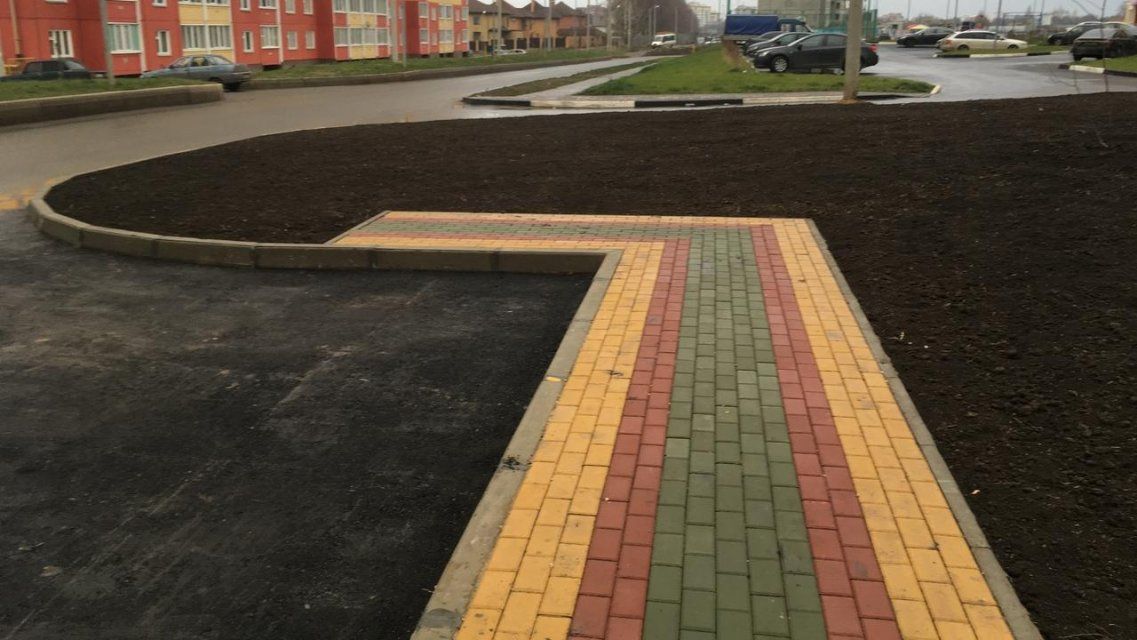 В Болховском микрорайоне появились тротуары, ведущие в никуда