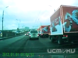 Новогодние грузовики на Герценском мосту