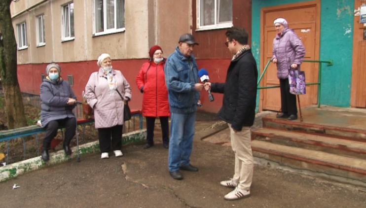 30 сантиметров страха. Пожилые жители одного из подьездов дома №86 на ул. Раздольная боятся выйти на улицу. Не пускают их порожки и безразличие ЖЭУ №16