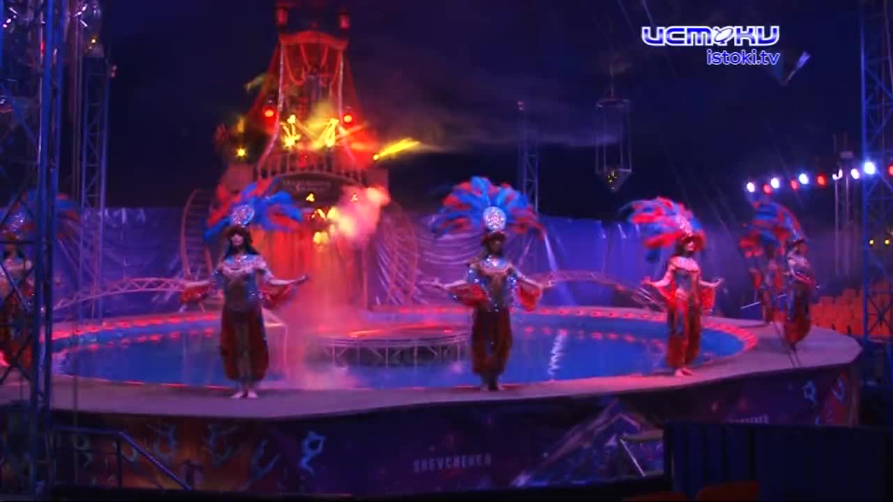 Нас часто сравнивают с цирком «Дю Солей», но мы не пытаемся копировать данную программу. Орел встречает цирк на воде