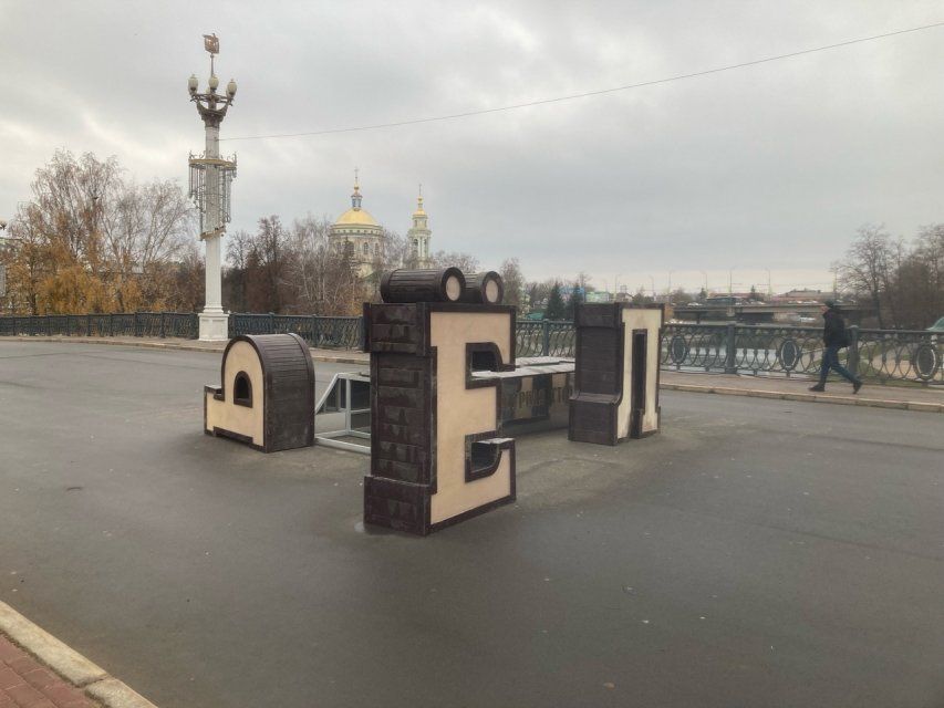 На Александровском мосту в Орле появилась новая инсталляция 