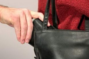 Орловчанин проведет в тюрьме 2,5 года за кражу кошелька и золотых сережек