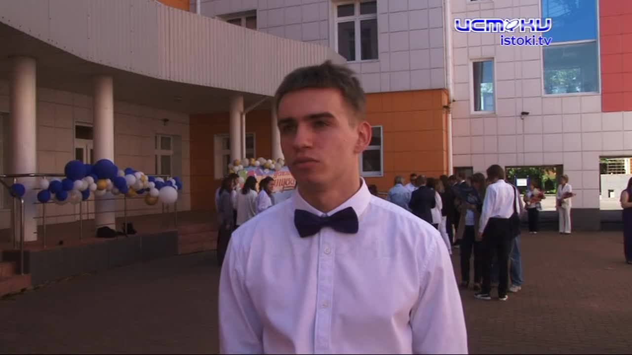 Пятаки на удачу и капсула времени. В орловских школах прозвенел последний звонок