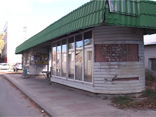 Новости за 90 секунд: с улиц города исчезнут бесхозные киоски, подрядчик наконец приступил к реконструкции набережных, а большинство орловчан все-таки положительно отнеслись к идее возрождения аэропорта