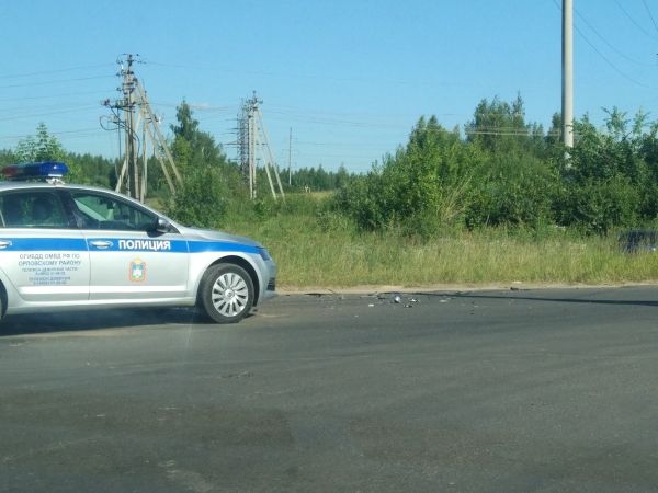 Водитель патрульной машины ГИБДД устроил аварию на перекрестке под Орлом