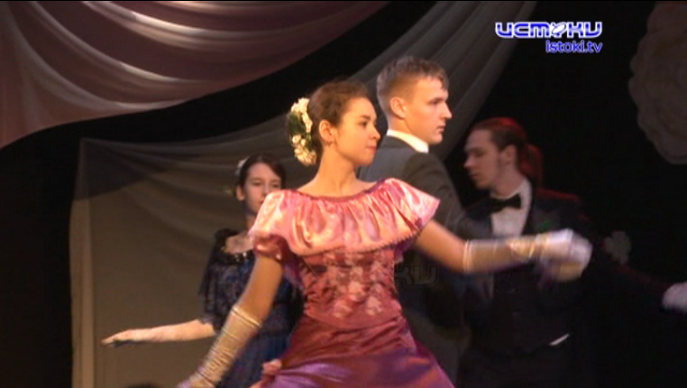 Центр народного творчества поздравил милых дам. Для них организовали концерт, а заодно и наградили победителей конкурса "АРТ-ВЕСНА"