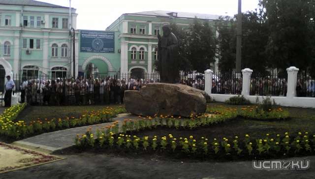 Патриарх Кирилл освятил памятник преподобному Серафиму Саровскому