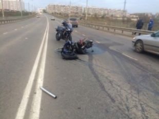 На улице Раздольной «пятерка» столкнулась с мотоциклом