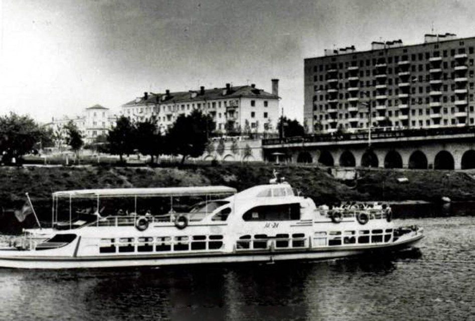 В Орел 50 лет назад своим ходом были доставлены четыре речных судна