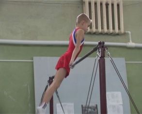 Гимнасты определят сильнейших в двух видах программы