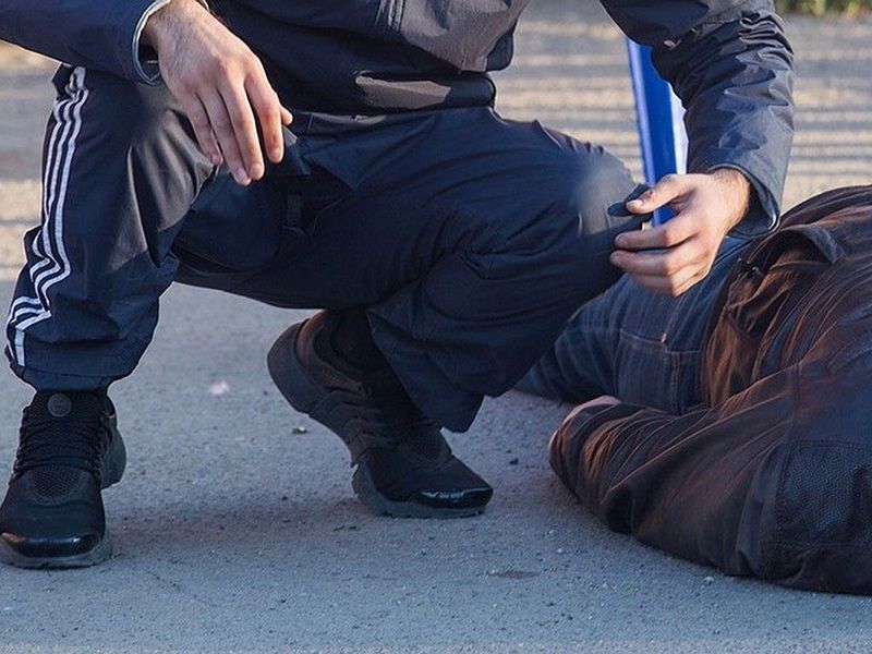 Новый знакомый избил орловчанина и отобрал у него телефон