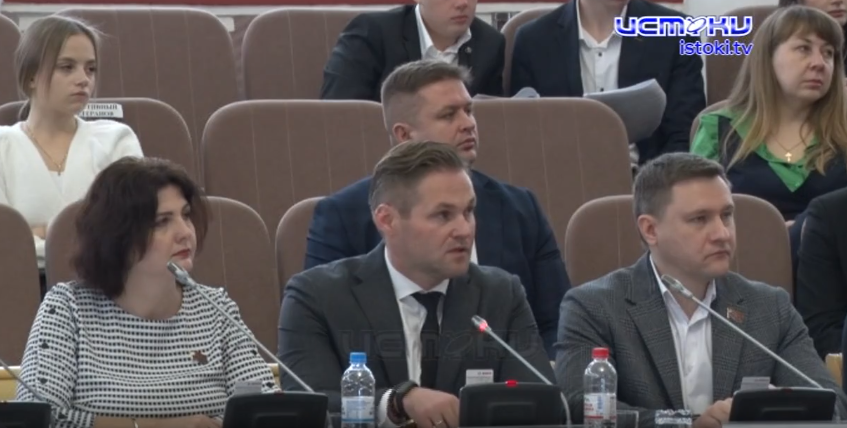 Направить деньги не на пиар, а на льготные лекарства предложил депутат на заседании орловского областного совета