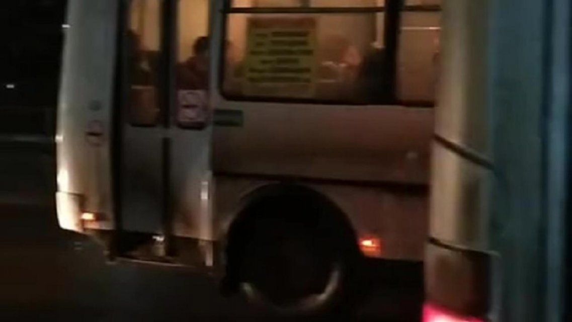 В погоне за наживой маршрутчики продолжают высаживать орловчан во втором ряду