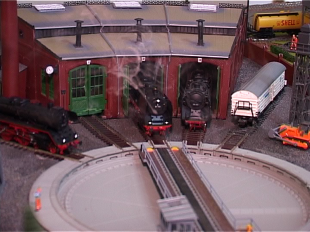 5 км железной дороги на 6 кв. метрах: орловские мастера создали макет железнодорожного городка