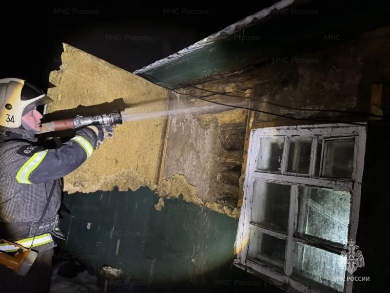 Семь раз за сутки орловские сотрудники МЧС России выезжали на тушение возгораний