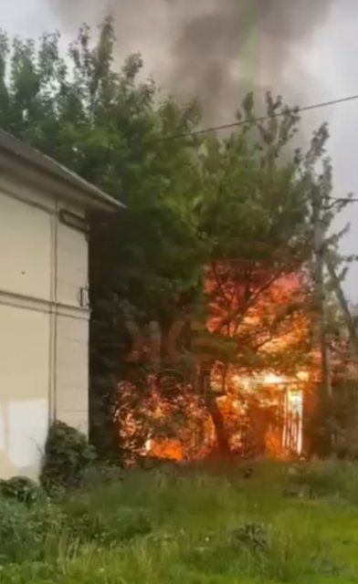 В Орле загорелись гаражи на бульваре Победы