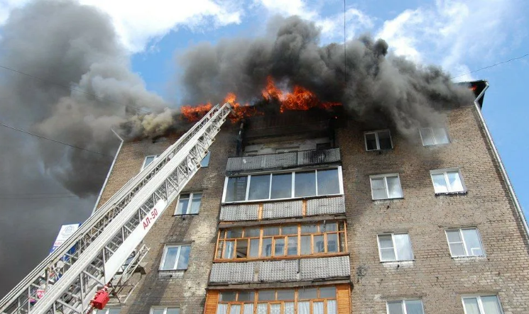В Орле в пожаре едва заживо не сгорела пенсионерка
