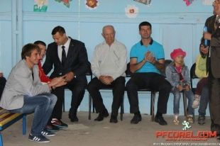 Футболисты и руководство ФК «Орел» пообщались с детьми в лагере «Солнечный»