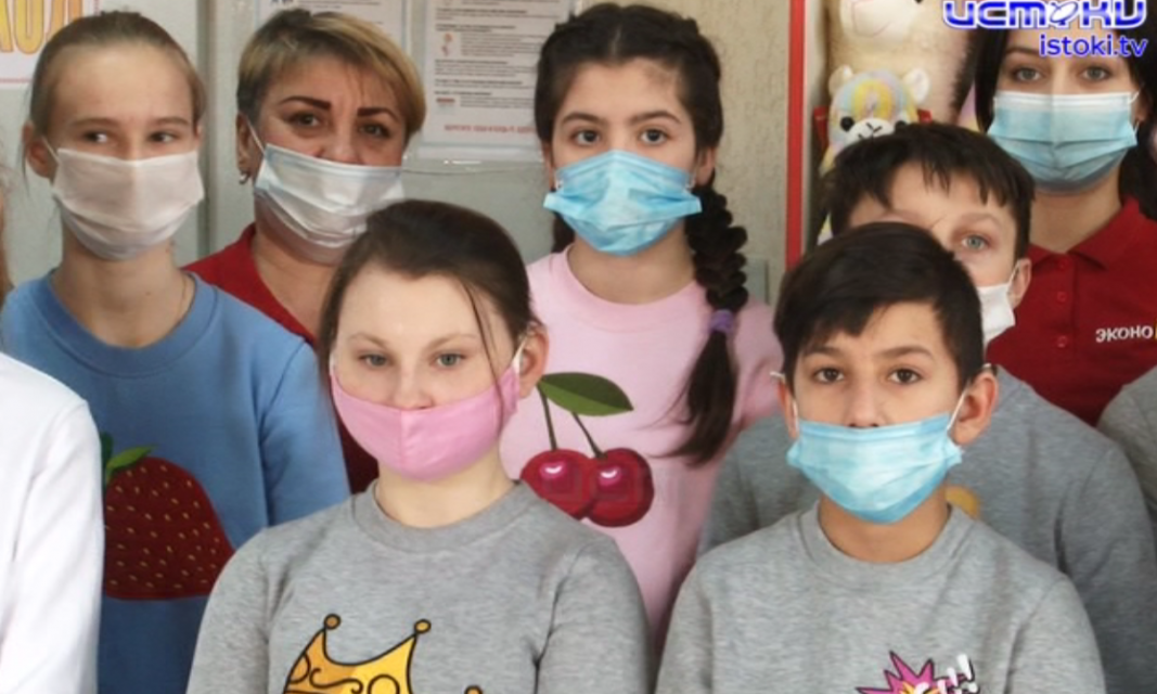 Воспитанники Некрасовской школы-интерната получили десятки пар обуви, одежду и игрушки