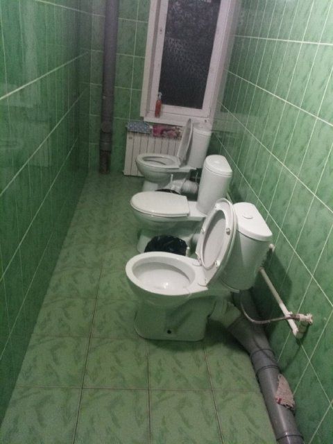 Не надо стесняться! : в орловском общежитии установили унитазы без перегородок